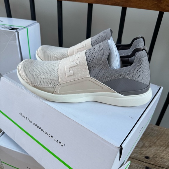APL Techloom Bliss Cream Beige and Gray Sneakers NIB men’s 9 women’s 10.5 - Picture 2 of 11